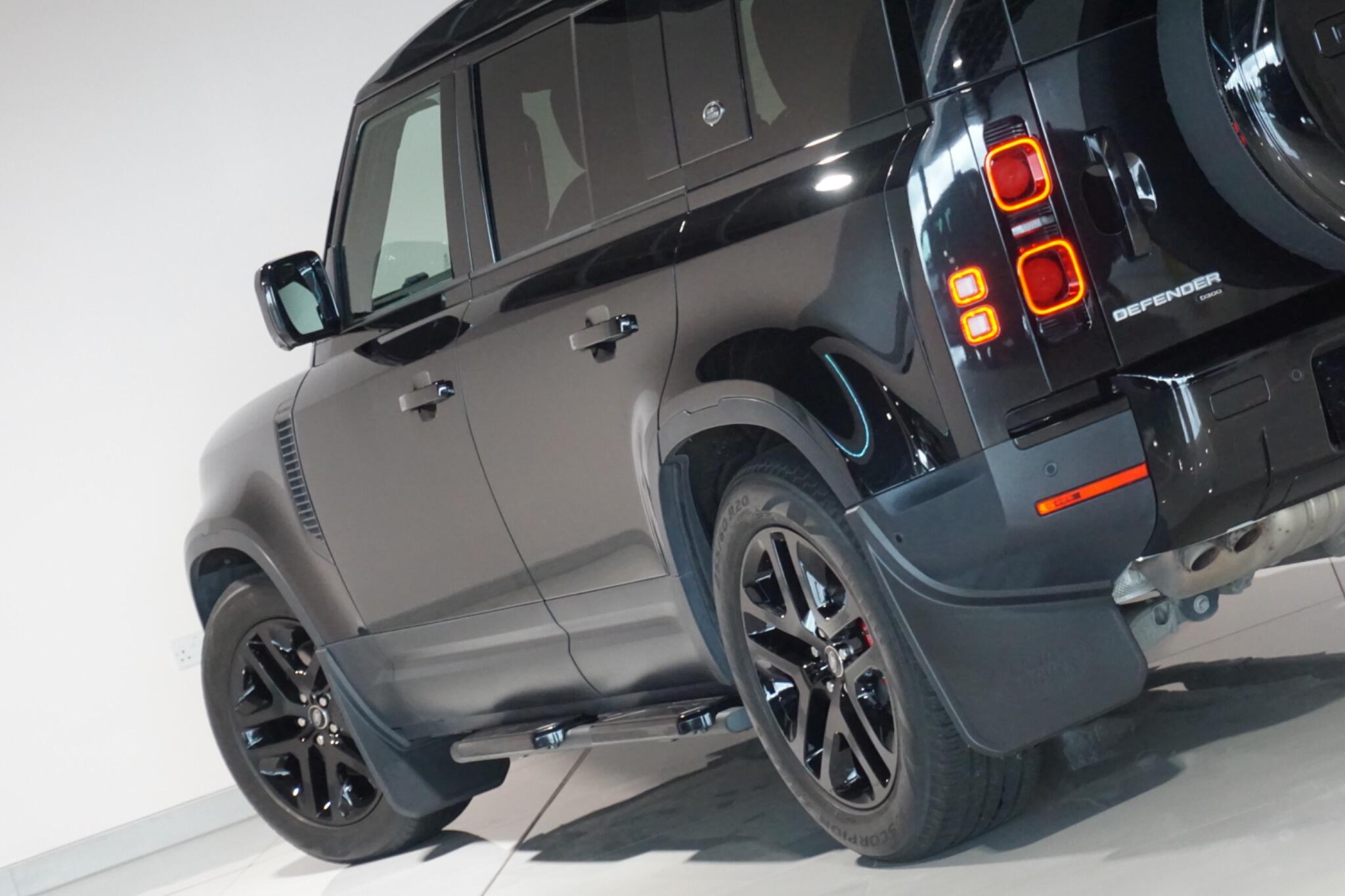 Land Rover Defender 110 3.0 D300 MHEV HSE SUV 5dr Diesel Auto 4WD Euro 6 (s/s) (300 ps)